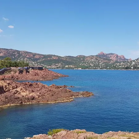 T2 Au Pied De L'esterel Et Des Plages. Lägenhet